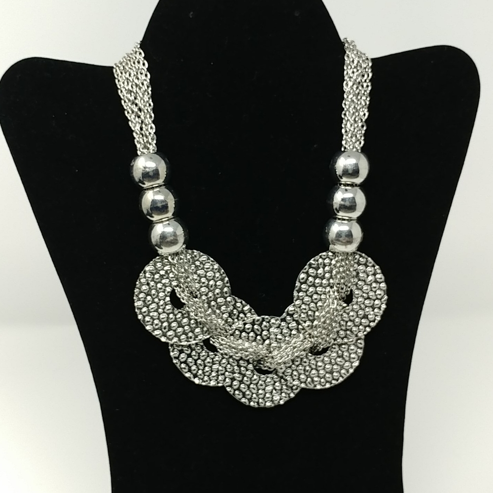 NWT Hammered Round Disc Bib Necklace